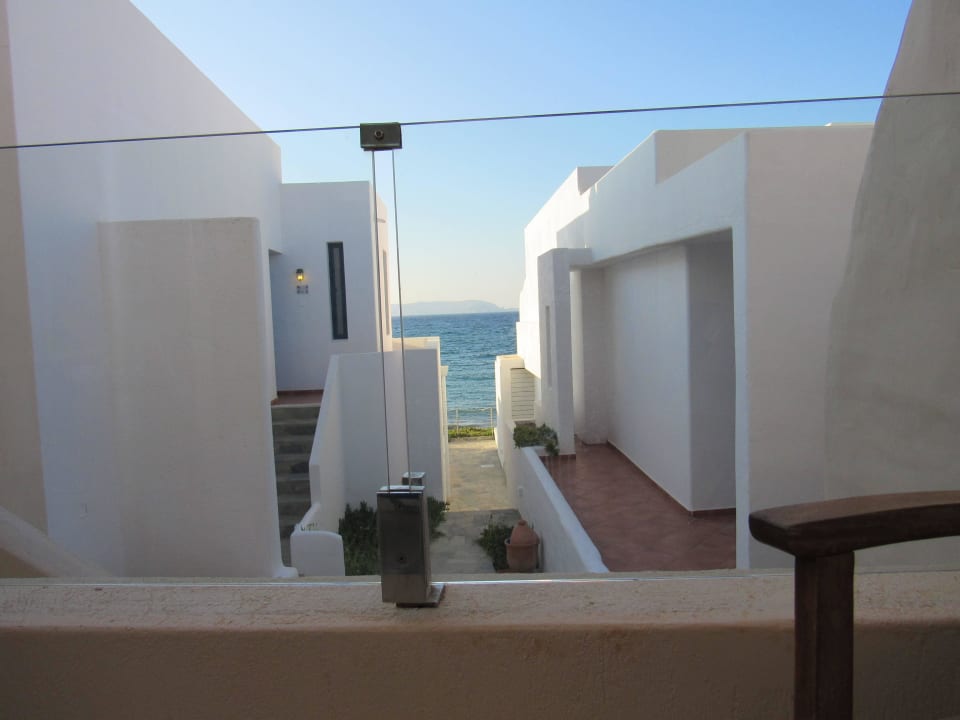 Freier Blick anderer Gäste ins Bett Knossos Beach Bungalows Suites Resort & Spa