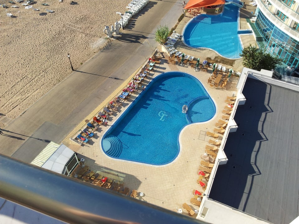 Ausblick vom Balkon aus dem zehnten Stock Hotel Glarus