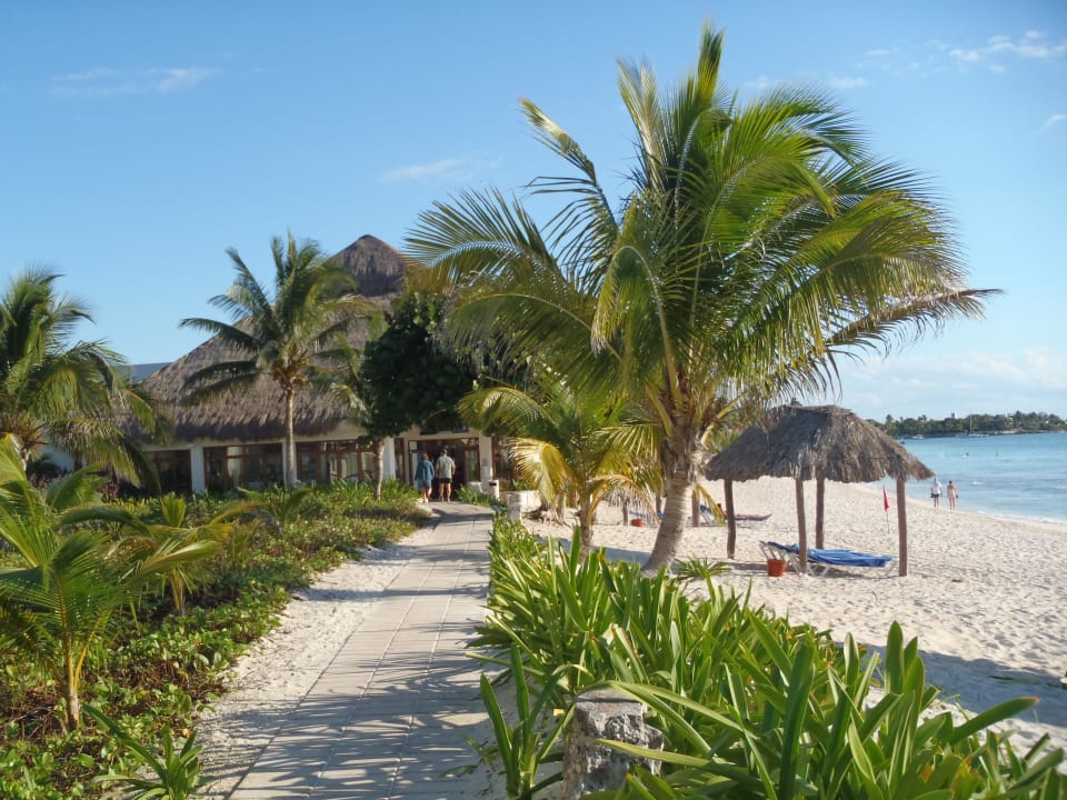 Strandweg zum Restaurant. Akumal Bay Beach & Wellness Resort