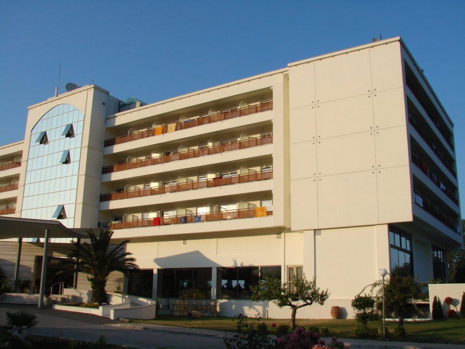 Das Haupthaus von aussen Olympian Bay Grand Resort