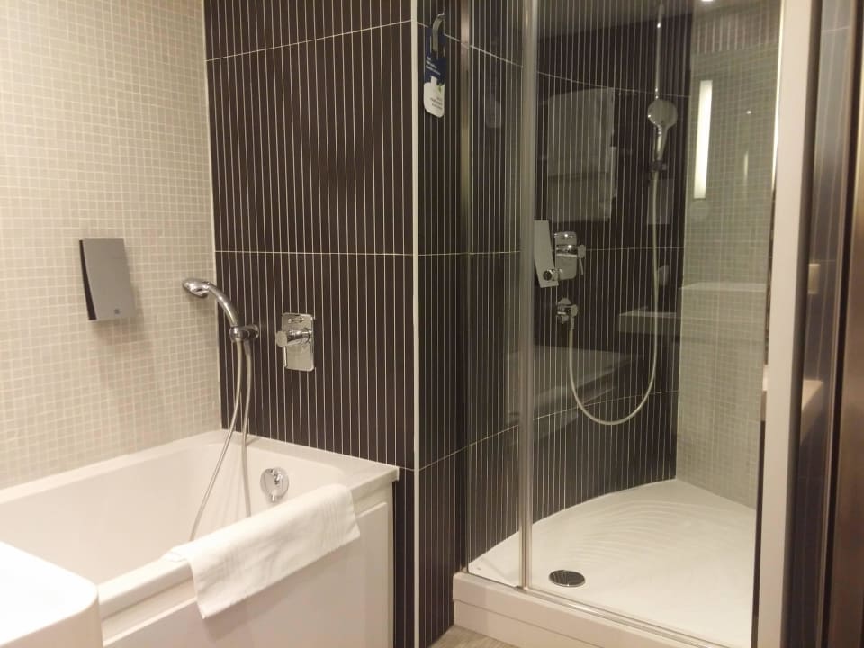 Badezimmer Suite Novotel Malaga Centro