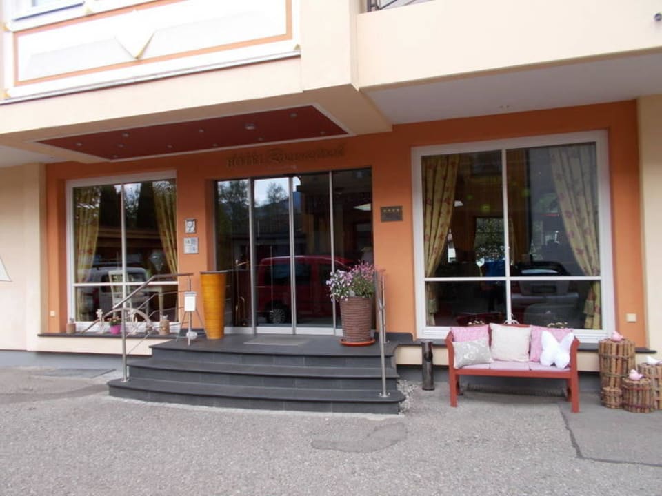 Der Haupteingang Hotel Rosenstock