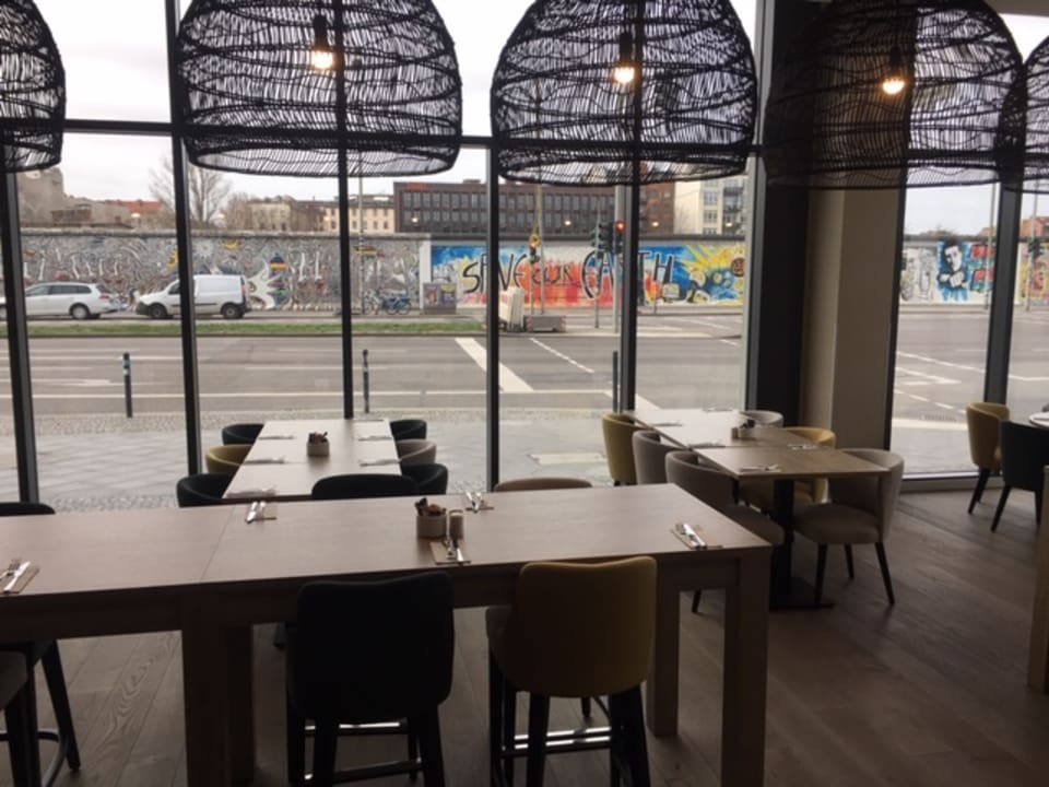 Gastro Hampton by Hilton Berlin City East Side Gallery