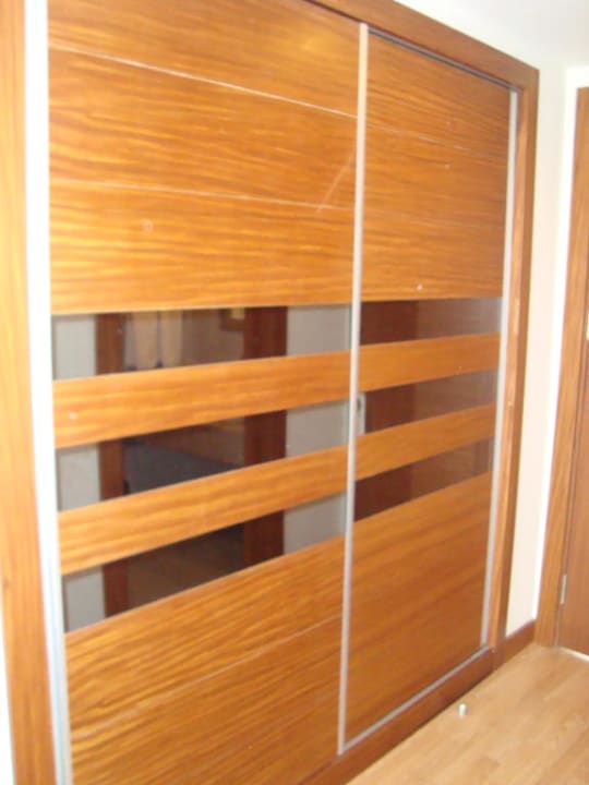 Kleiderschrank Seaden Sea World Resort & Spa