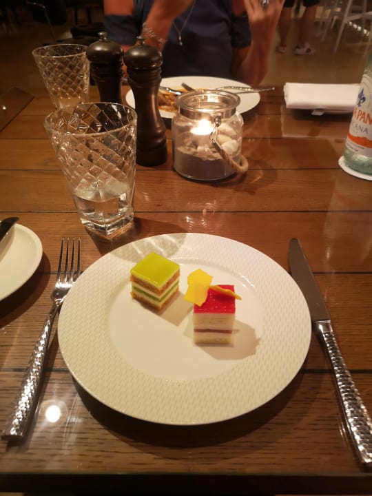 Gastro Fairmont Fujairah Beach Resort