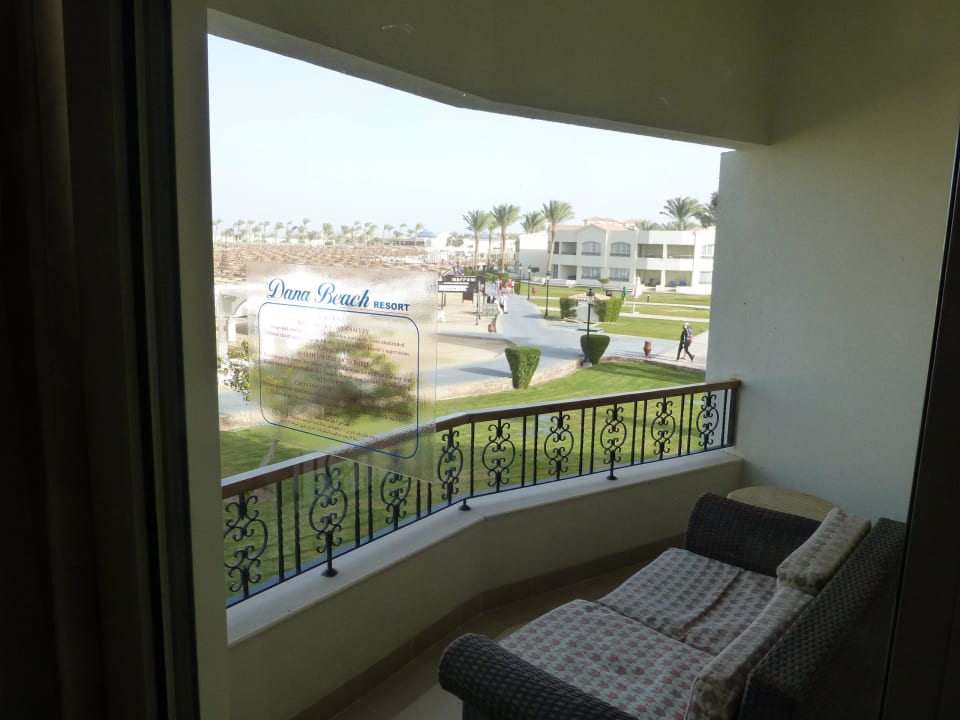 Schöner Balkon leider im Schatten Pickalbatros Dana Beach Resort - Hurghada
