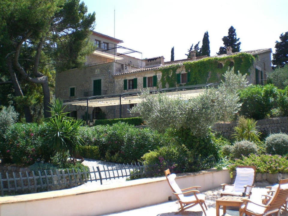 Außenansicht vom Pool aus Hotel Sa Pedrissa