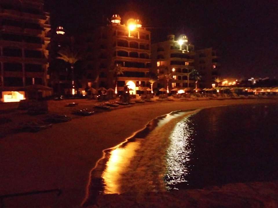 Hotel & Strand bei Nacht SUNRISE Holidays Resort (Adults Only)