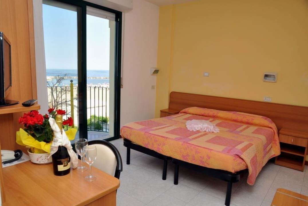 Camera fronte mare Hotel Emilia