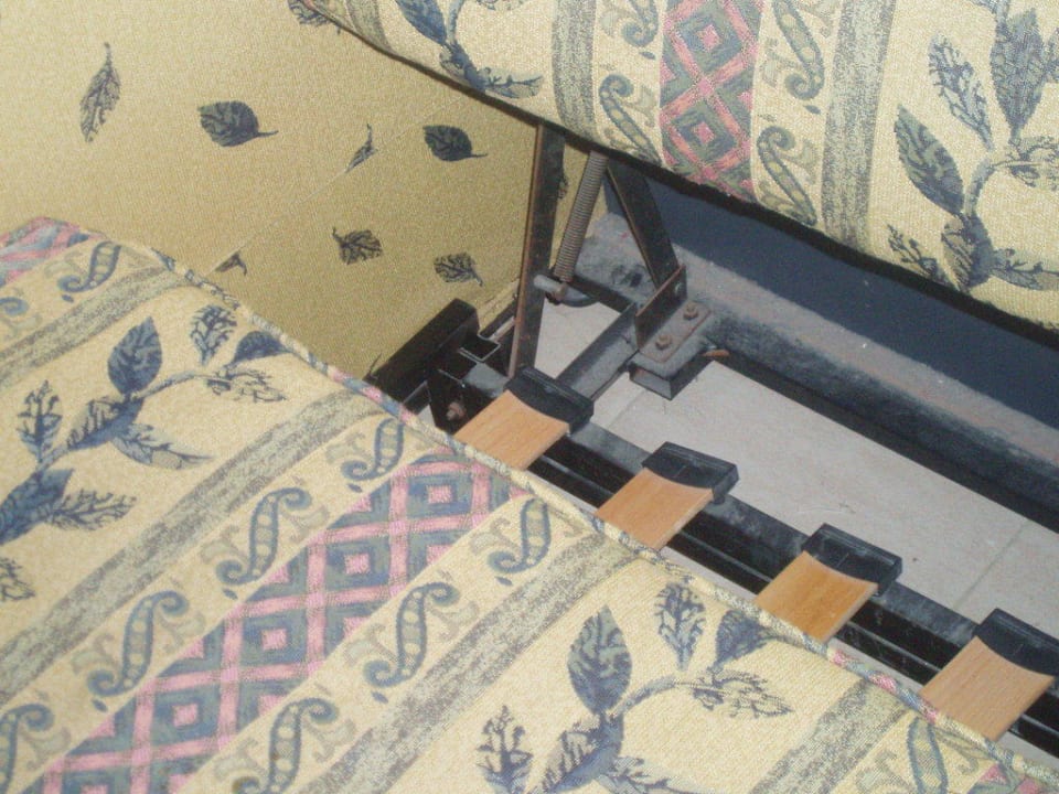 Staubberg hinter dem Bettsofa Hotel Privato Apart