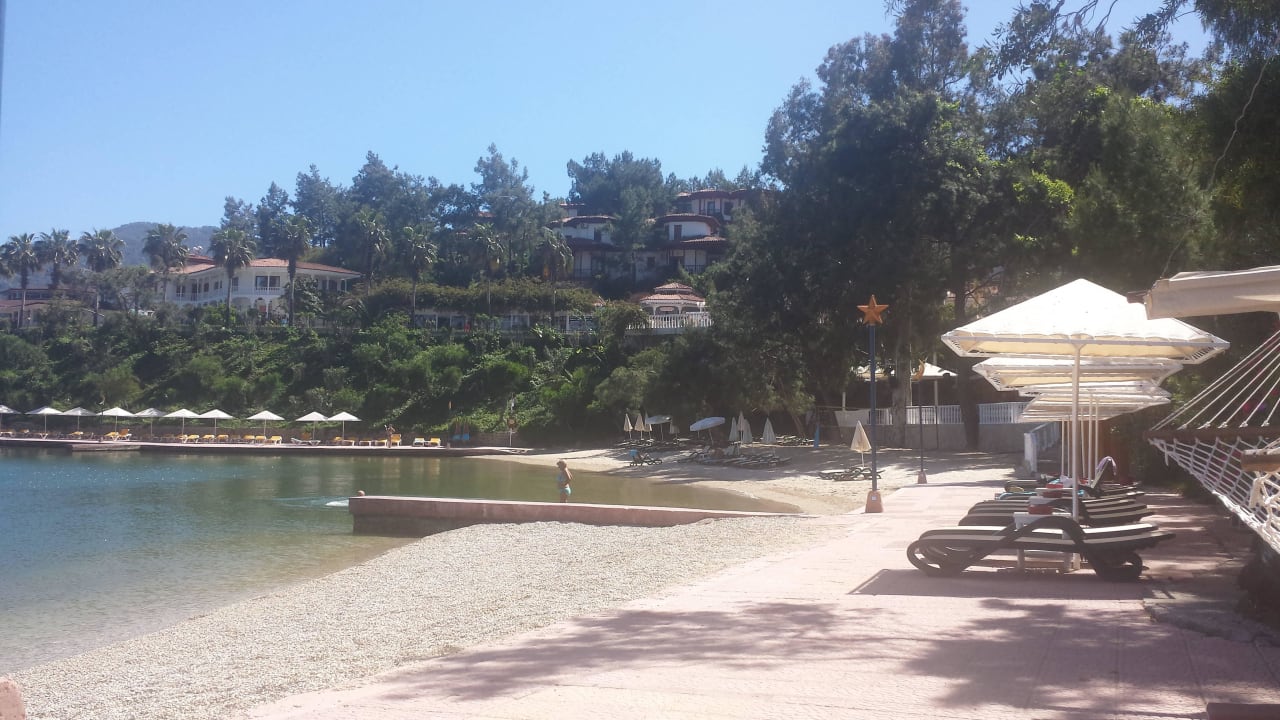 Champagne Beach Club & Hotel Letoonia