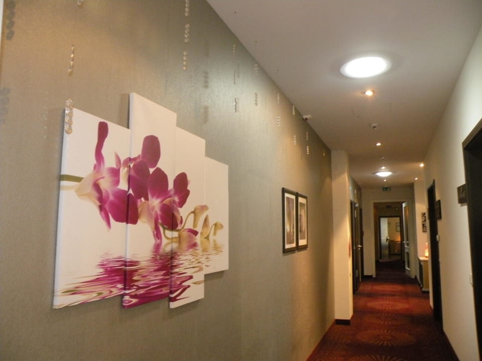 Gang im Wellnessbereich Hotel Holzapfel