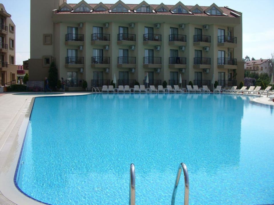 Pool und Wellnessgebäude Hotel Victory Resort