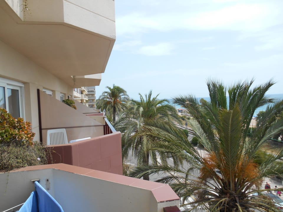 Balkonenblick auf die Nachbarbalkonen ohne Intimsc AQUA Hotel Promenade & Spa