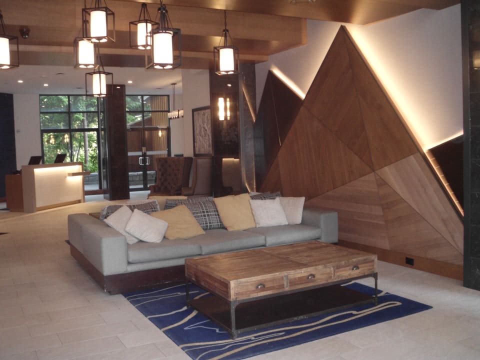 Lobby Hotel Delta Whistler Village Suites