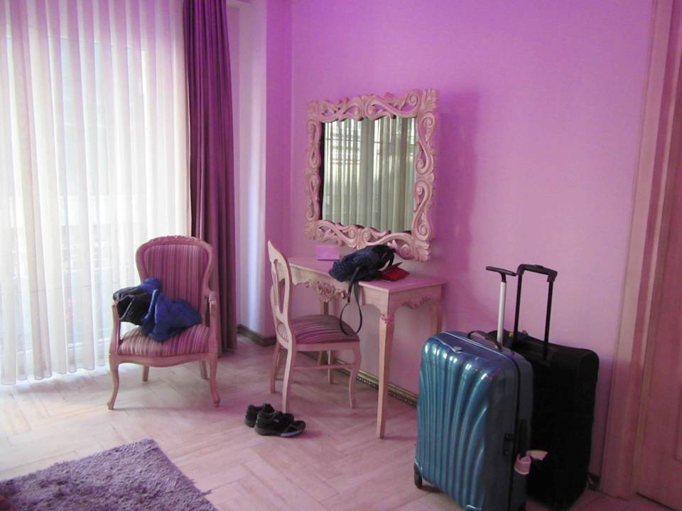 TV-Gerät im Bilderrahmen versteckt Hotel Elegance Residence Istanbul