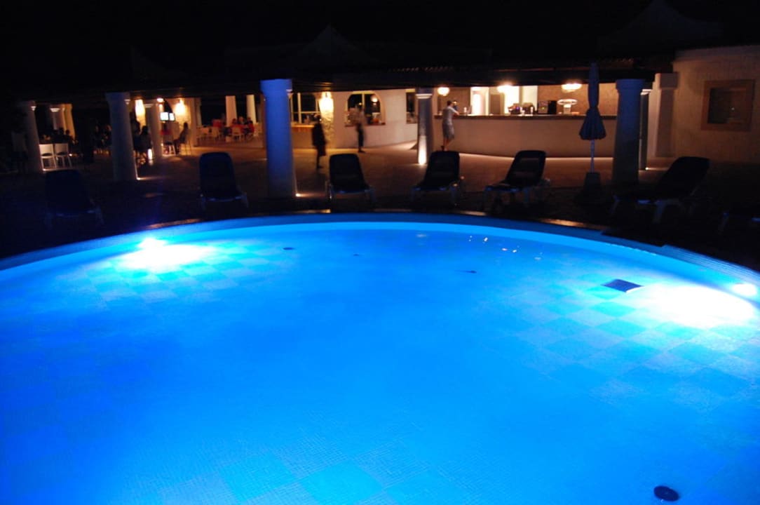 Kinderpool mit Blick auf Pool- und Kaffe VOI Praia De Chaves Resort
