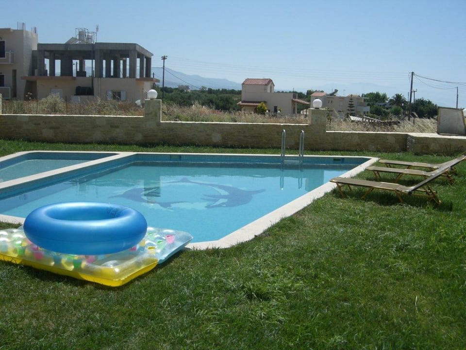 Uneigeschränkt nutzbarer Pool des Nachbarn Aparthotel Prinos Resort