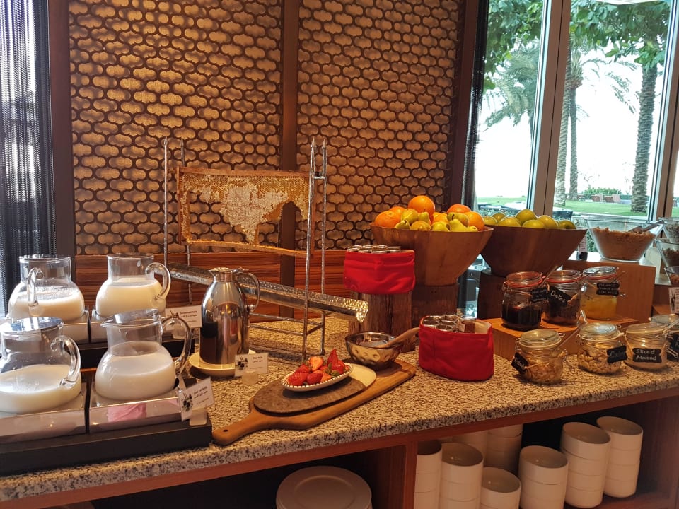 Frühstücksbuffet Crowne Plaza Dubai - Festival City by IHG