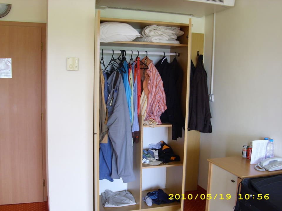 Schrank im Wohnraum DAS Club Hotel Sunny Beach