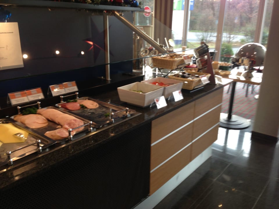 Frühstücksbuffet Holiday Inn Express Frankfurt - Airport