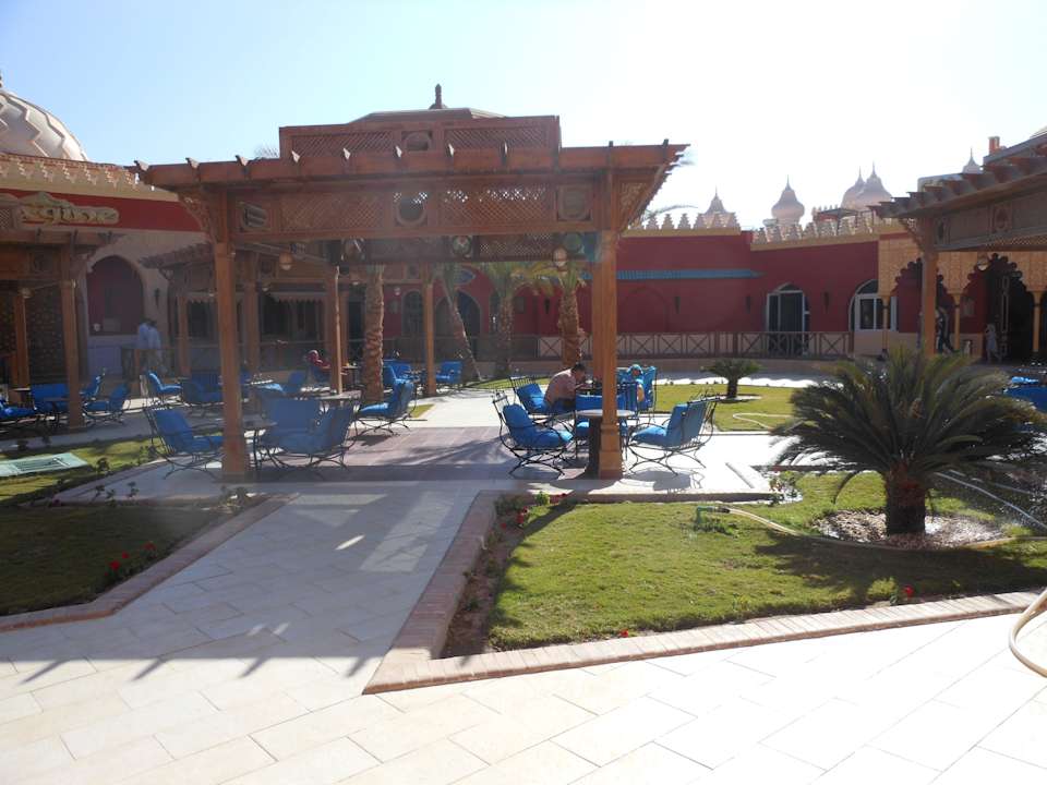Blick auf Außenanlage Restaurants Pickalbatros Alf Leila Wa Leila Resort - Neverland Hurghada