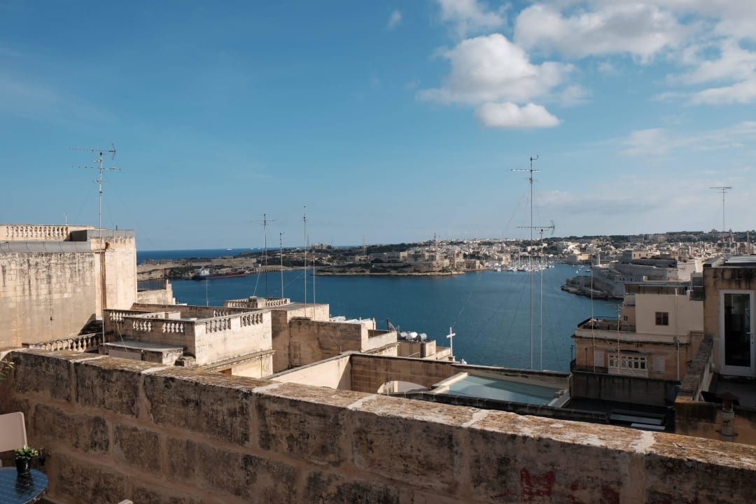 Von der Dachterrasse Tano's Boutique Guesthouse