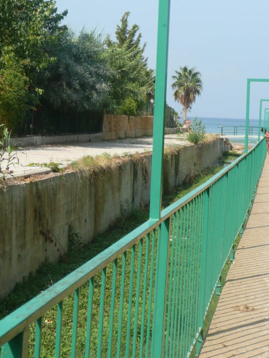Strandweg am dreckigen und stinkendem Bach My Home Resort
