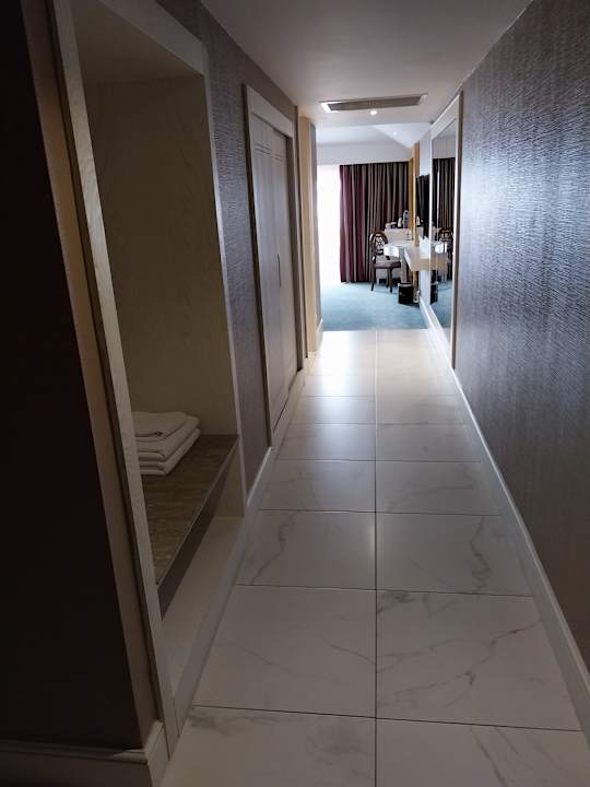 Zimmer Royal Taj Mahal Hotel