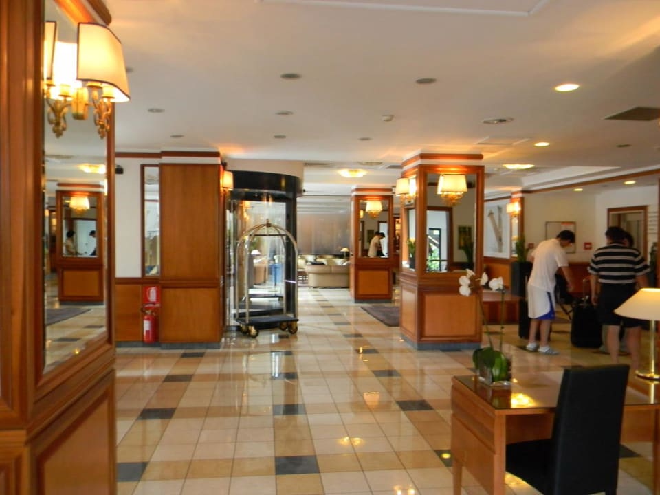 Lobby Grand Hotel Tiberio