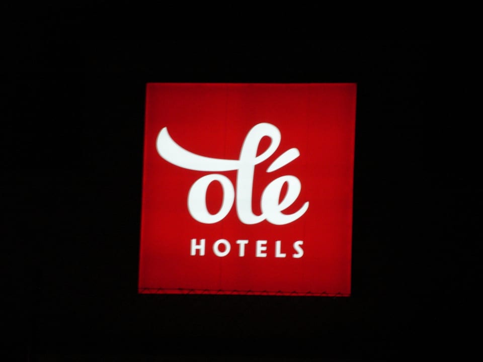 Logo bei Nacht Relaxia Olivina