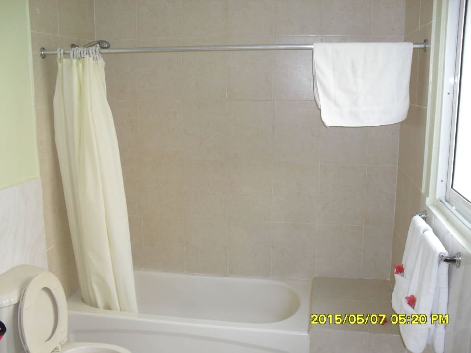 Bad mit Badewanne mit Duschvorhang Hotel Kite Beach