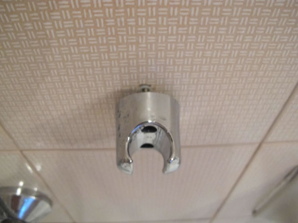 Bad, Halterung nicht ganz fest Hotel Terminus & Garda