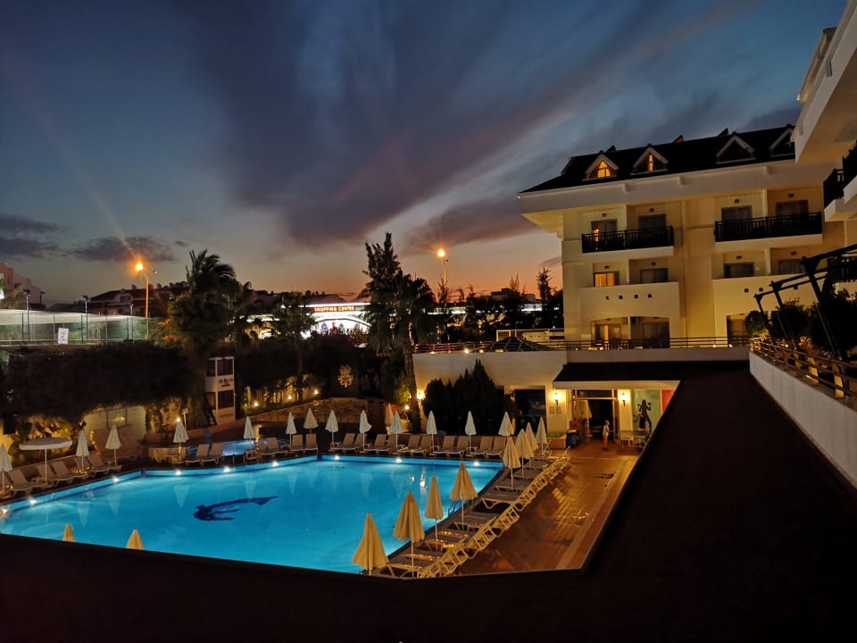 Pool Side Aquamarin Resort & Spa