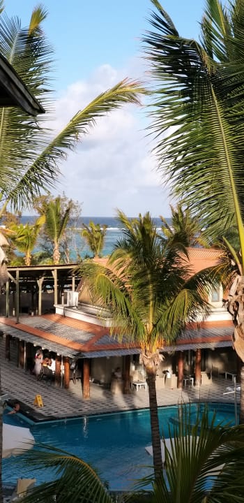 Ausblick Crystals Beach Resort Belle Mare, a member of Radisson Individuals