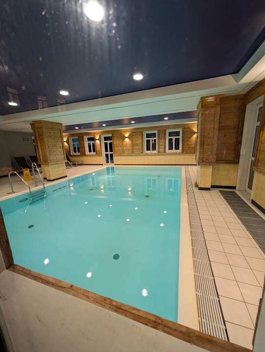 Pool Seehotel Niedernberg