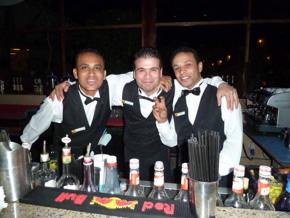 Die BAR-Boys immer freundlich  TUI MAGIC LIFE Kalawy