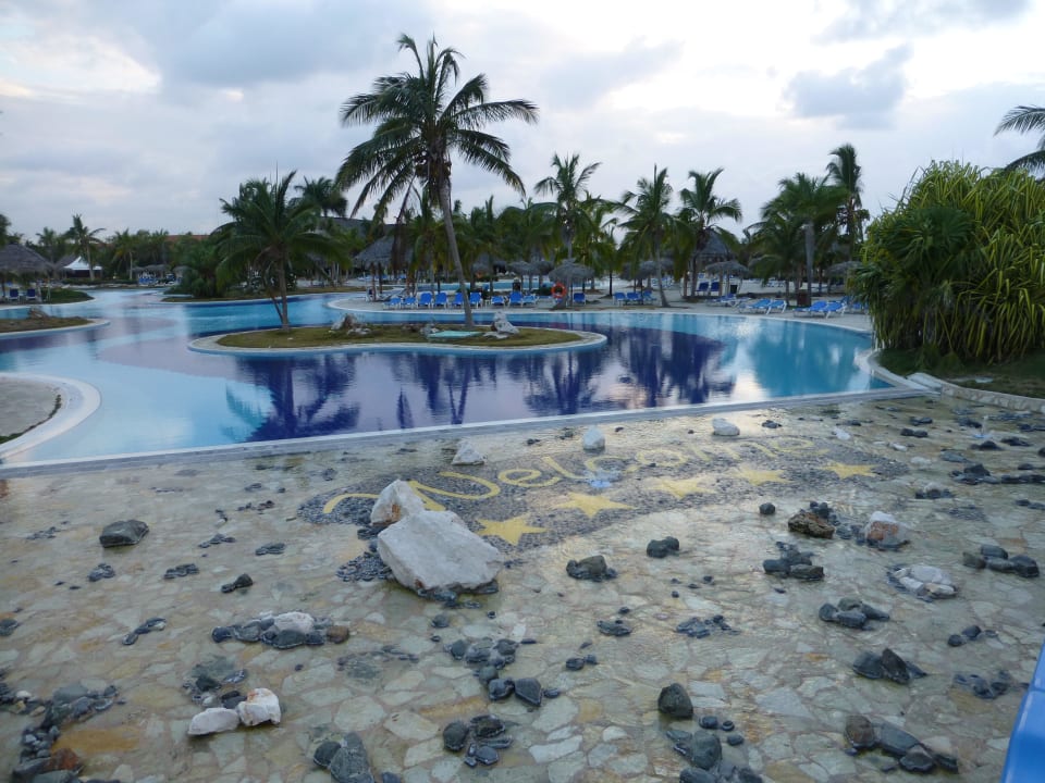 Pool am Abend Hotel Playa Pesquero
