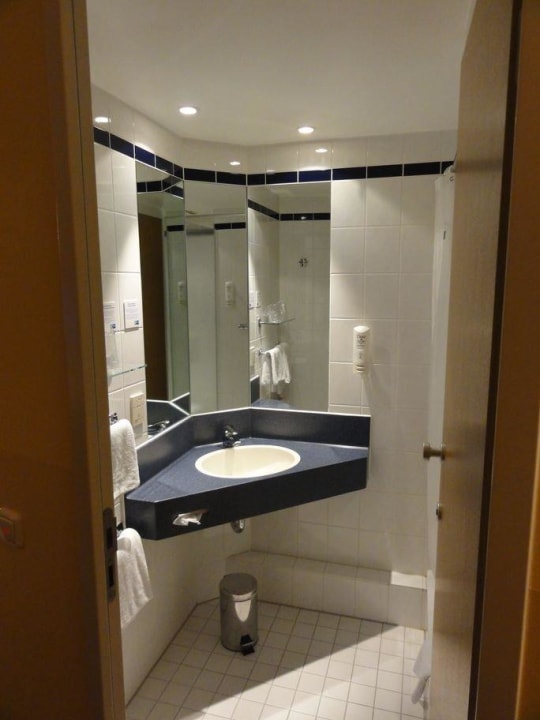 Badezimmer Holiday Inn Express Frankfurt - Airport