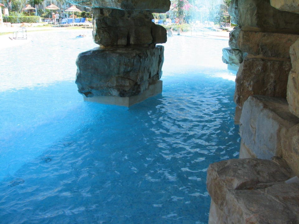 Activity Pool mit Blick aus der Pool Bar TUI MAGIC LIFE Africana