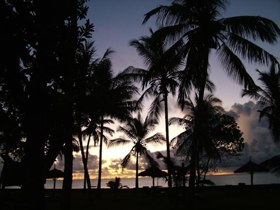 Sonnenaufgang am Strand Neptune Paradise Beach Resort & Spa