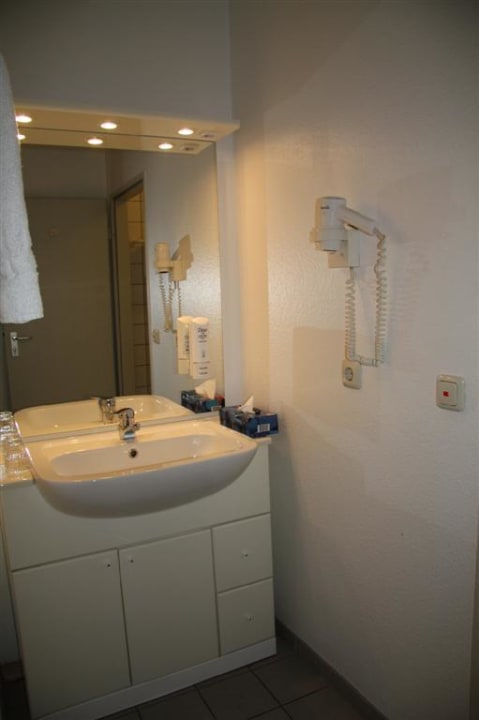 Bad Hotel Center Drive Inn