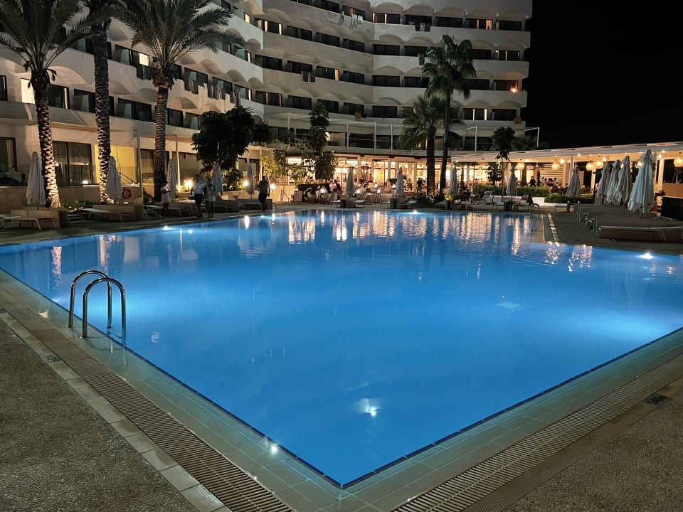 Pool Crystal Springs Beach Hotel