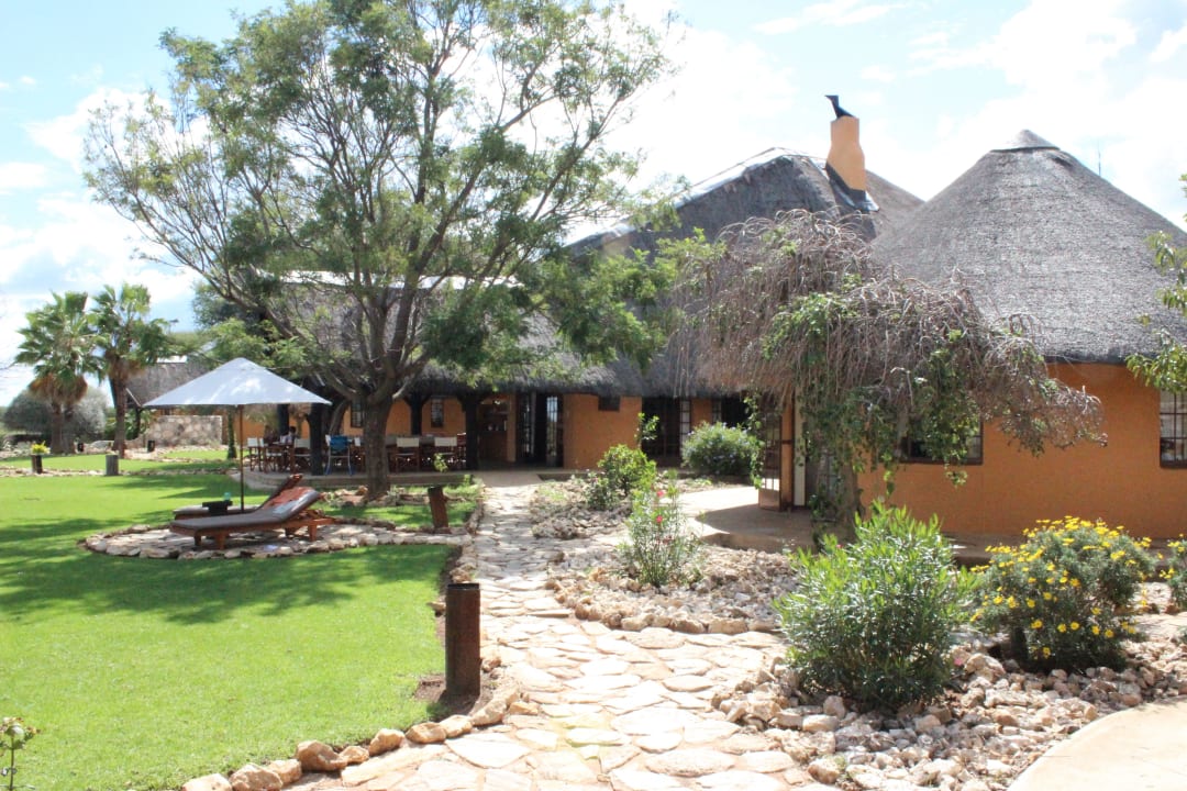Blick in den Garten Kambaku Safari Lodge
