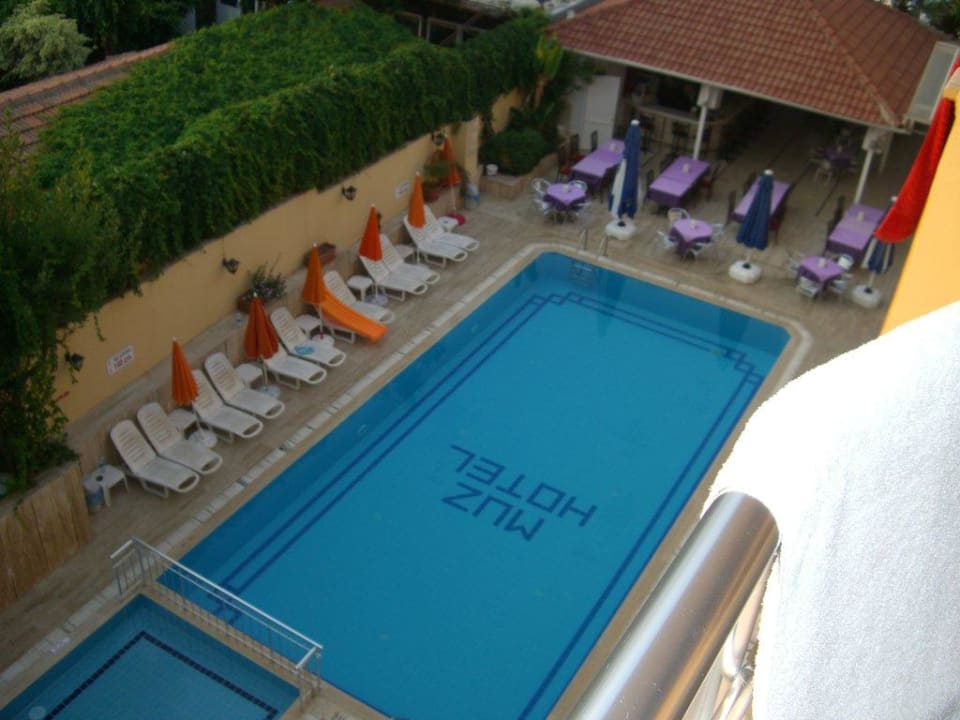 Ausblick Zimmer zum Pool Muz Hotel