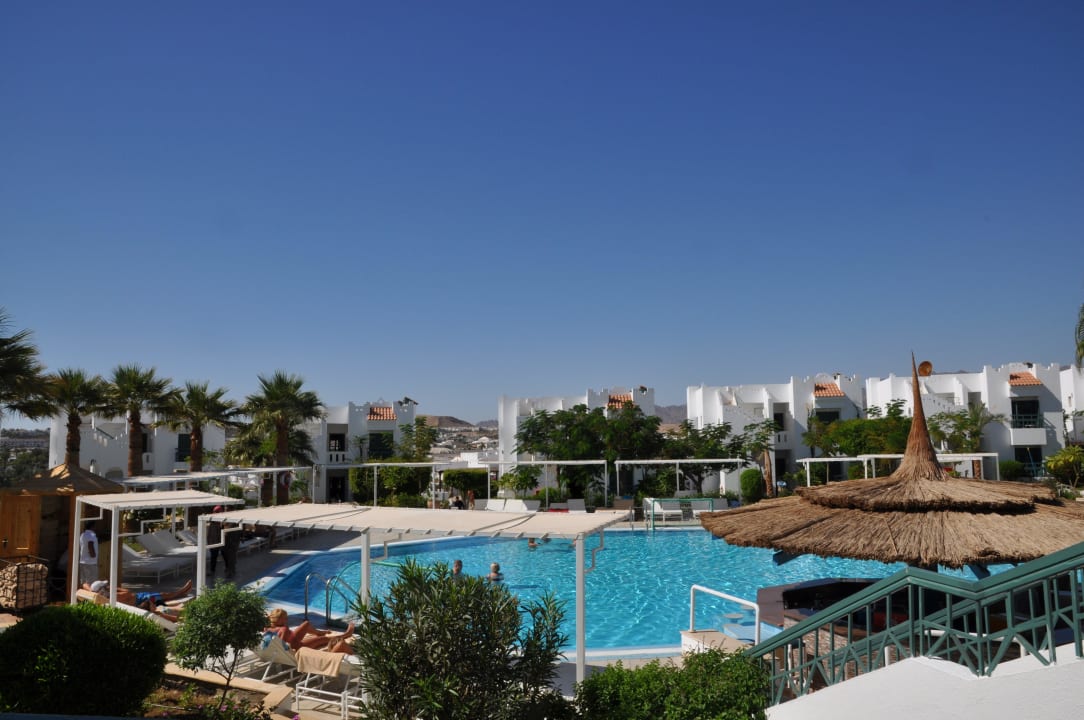 Blick zum Pool JAZ Neo Naama Bay