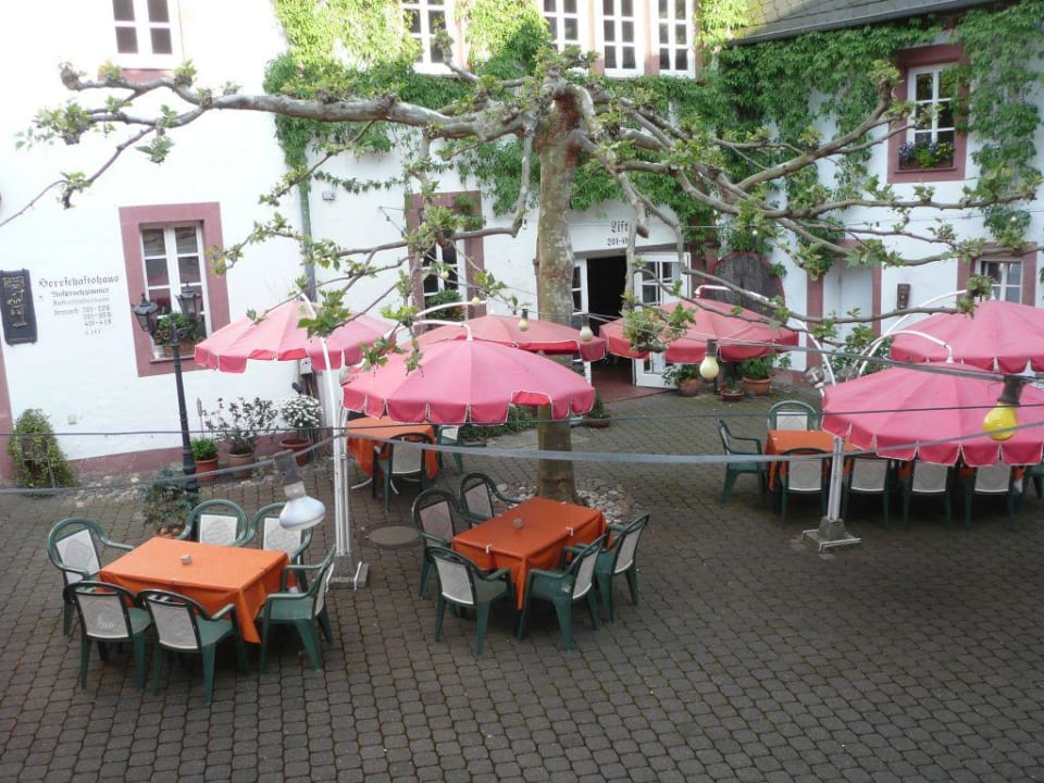 Gemütlicher Innenhof Hotel Deutschherrenhof