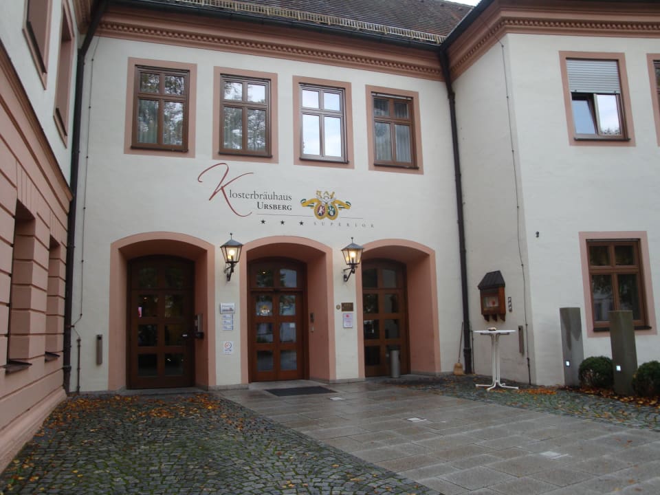 Hoteleingang Klosterbräuhaus Ursberg