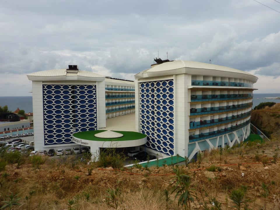 Hotel von der Landseite Vikingen Infinity Resort & Spa