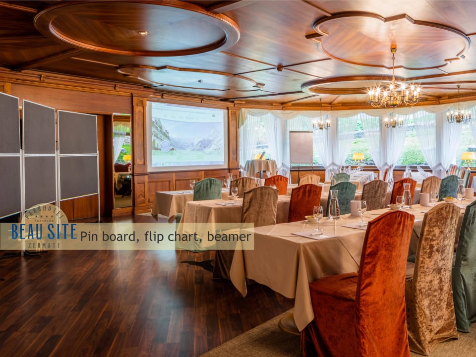 Konferenzraum mit Pinwänden, Flipchart und Beamer Parkhotel Beau Site